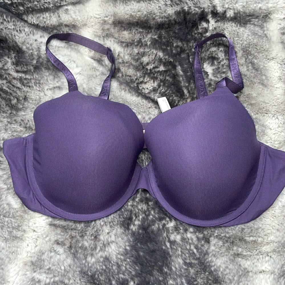 40C Victoria’s Secret t-shirt lightly lined full coverage